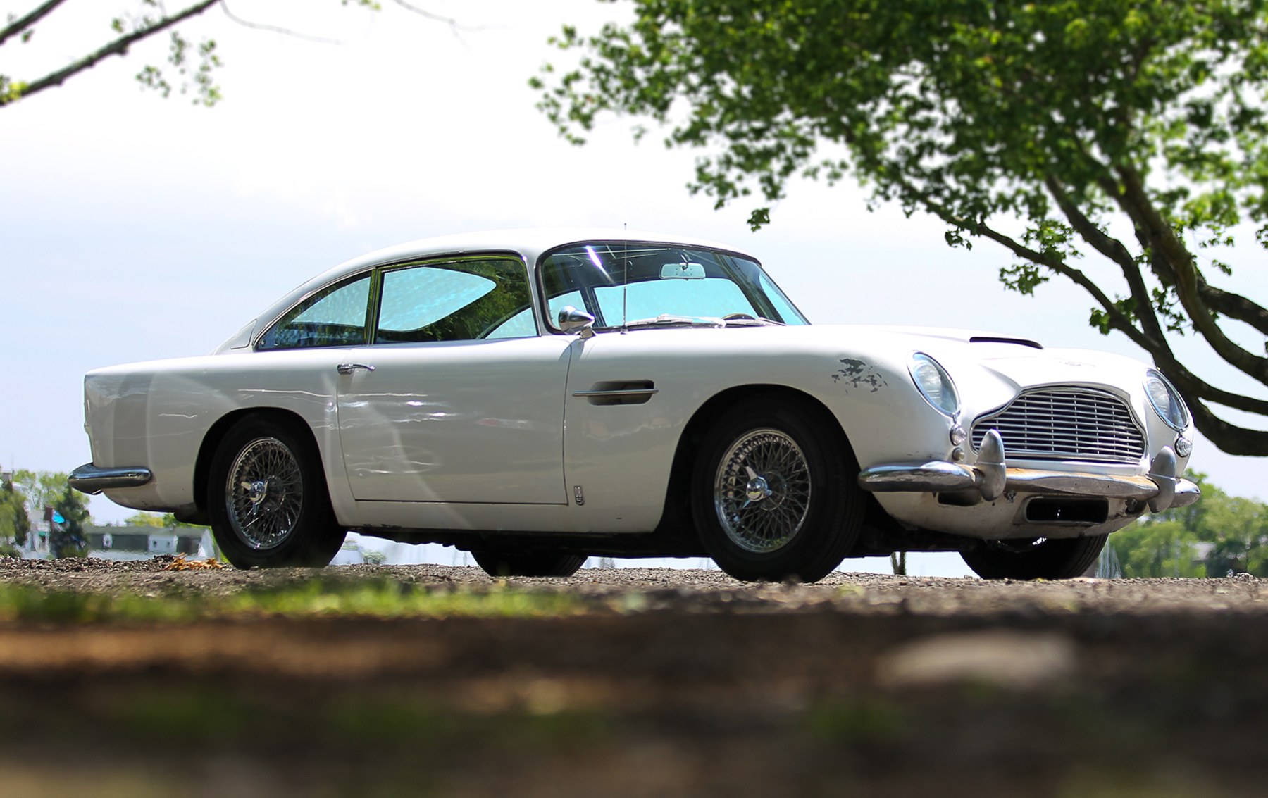 アストンマーチン　DB5 アストンマーティン・DB5 - Wikipedia